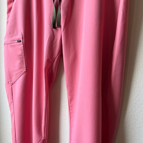FIGS Neon Pink Casma Top and Zamora Jogger Scrubs XL/XXLT - Picture 9 of 16